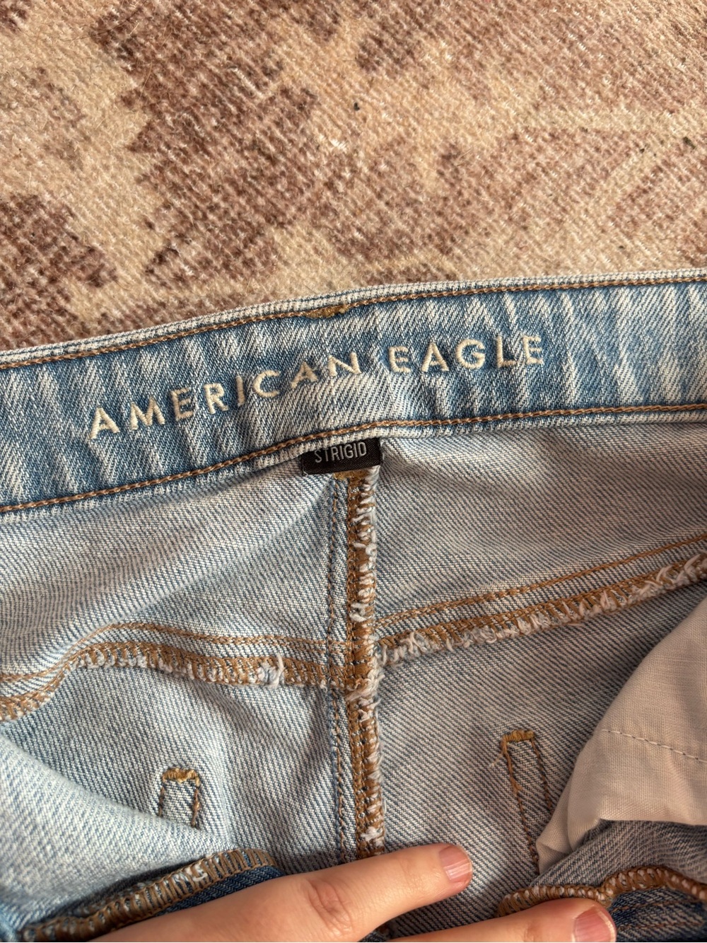 American Eagle AE Mom Jean High Waist Straight Light Wash 6 long - Picture 2 of 5